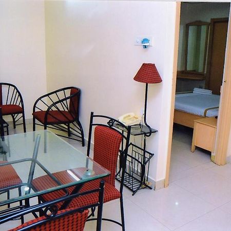Hotel Padmini Residency Hyderabad Exteriör bild