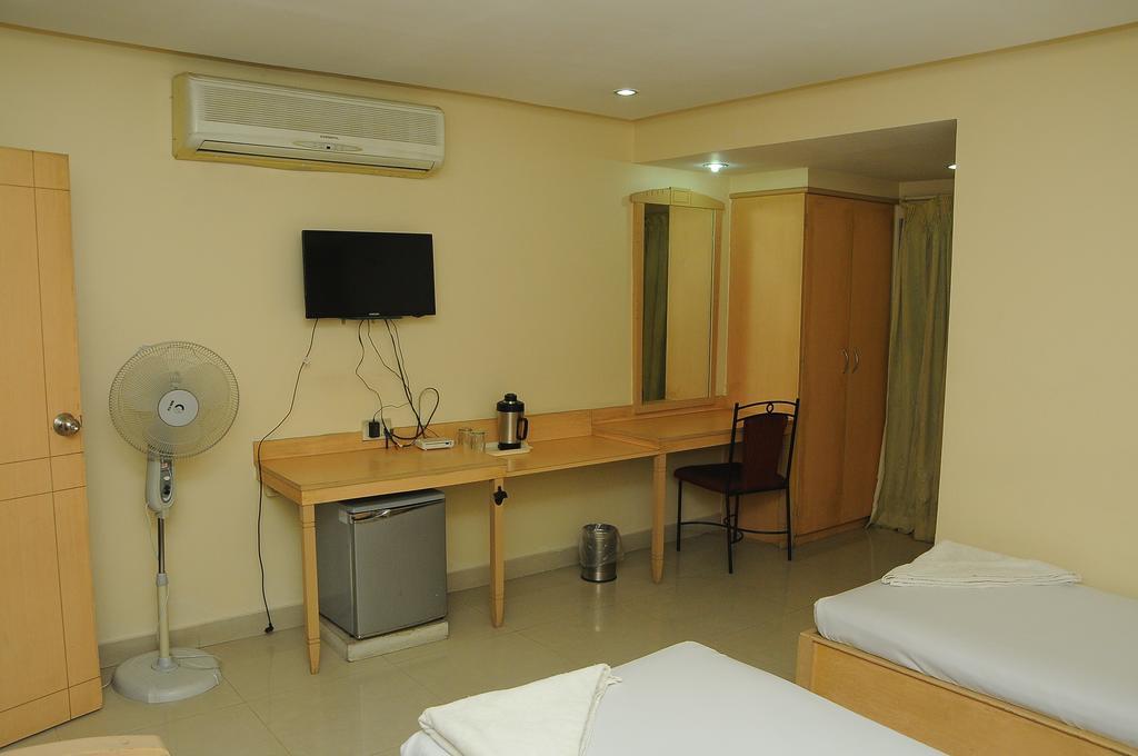 Hotel Padmini Residency Hyderabad Exteriör bild