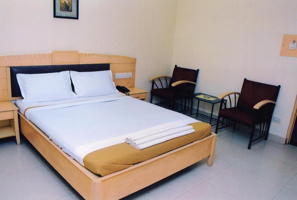 Hotel Padmini Residency Hyderabad Exteriör bild