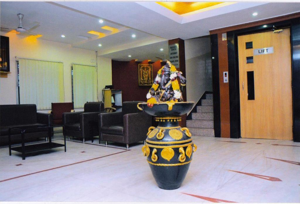 Hotel Padmini Residency Hyderabad Exteriör bild